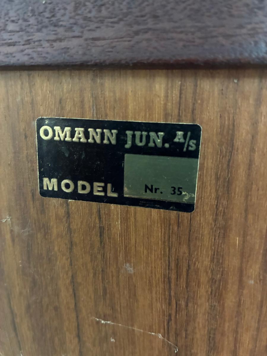 Large rosewood bookcase by Oman jun 179x140x29