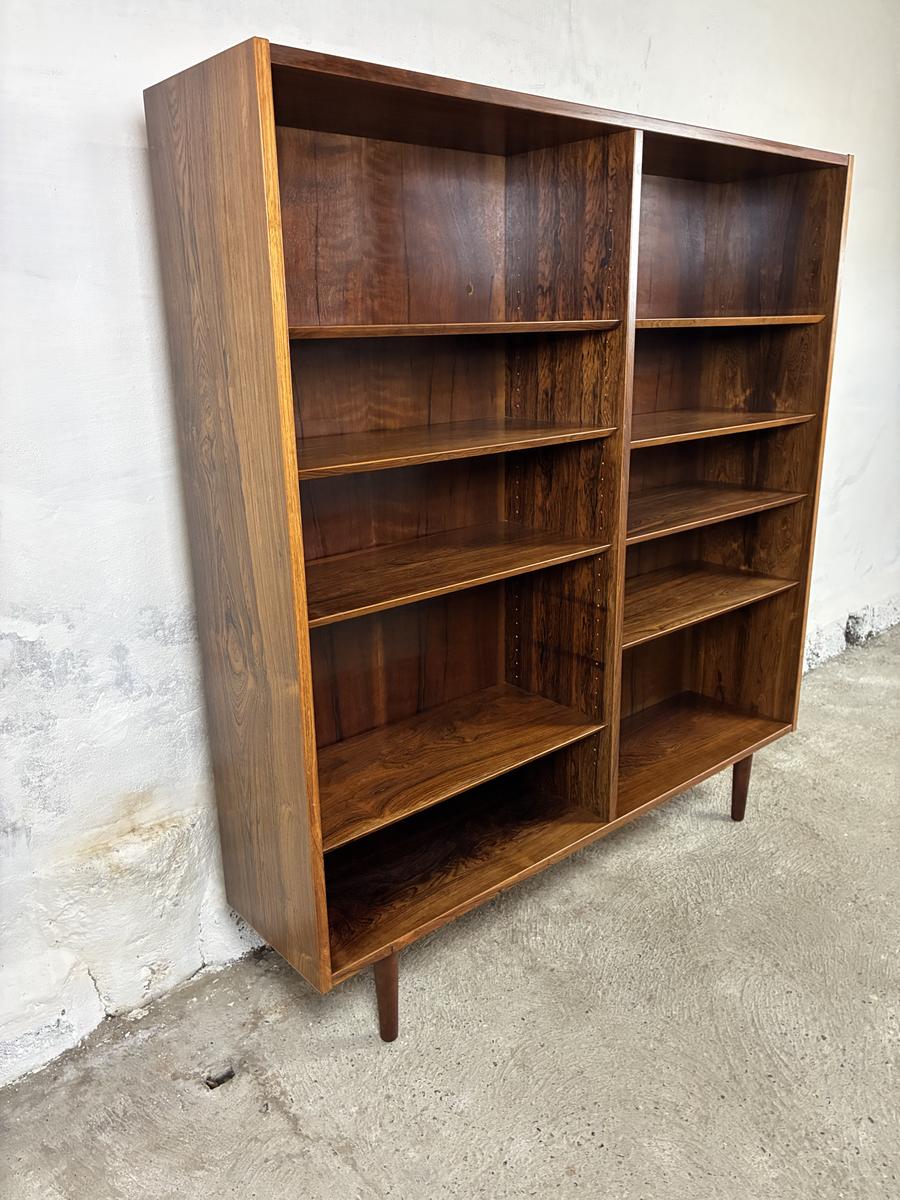 Large rosewood bookcase by Hundevad 138x150x31