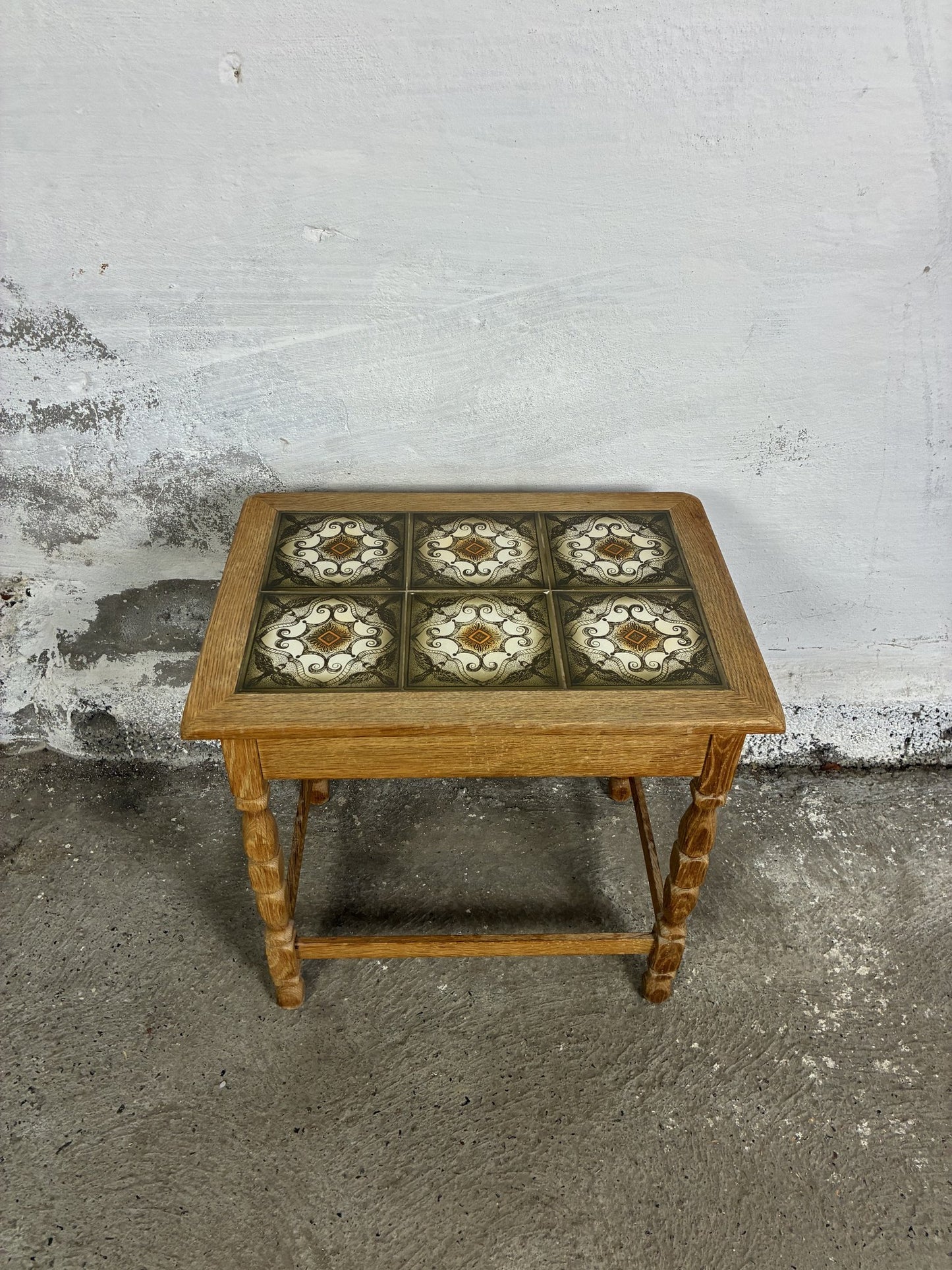 Oak side table 54x39x52