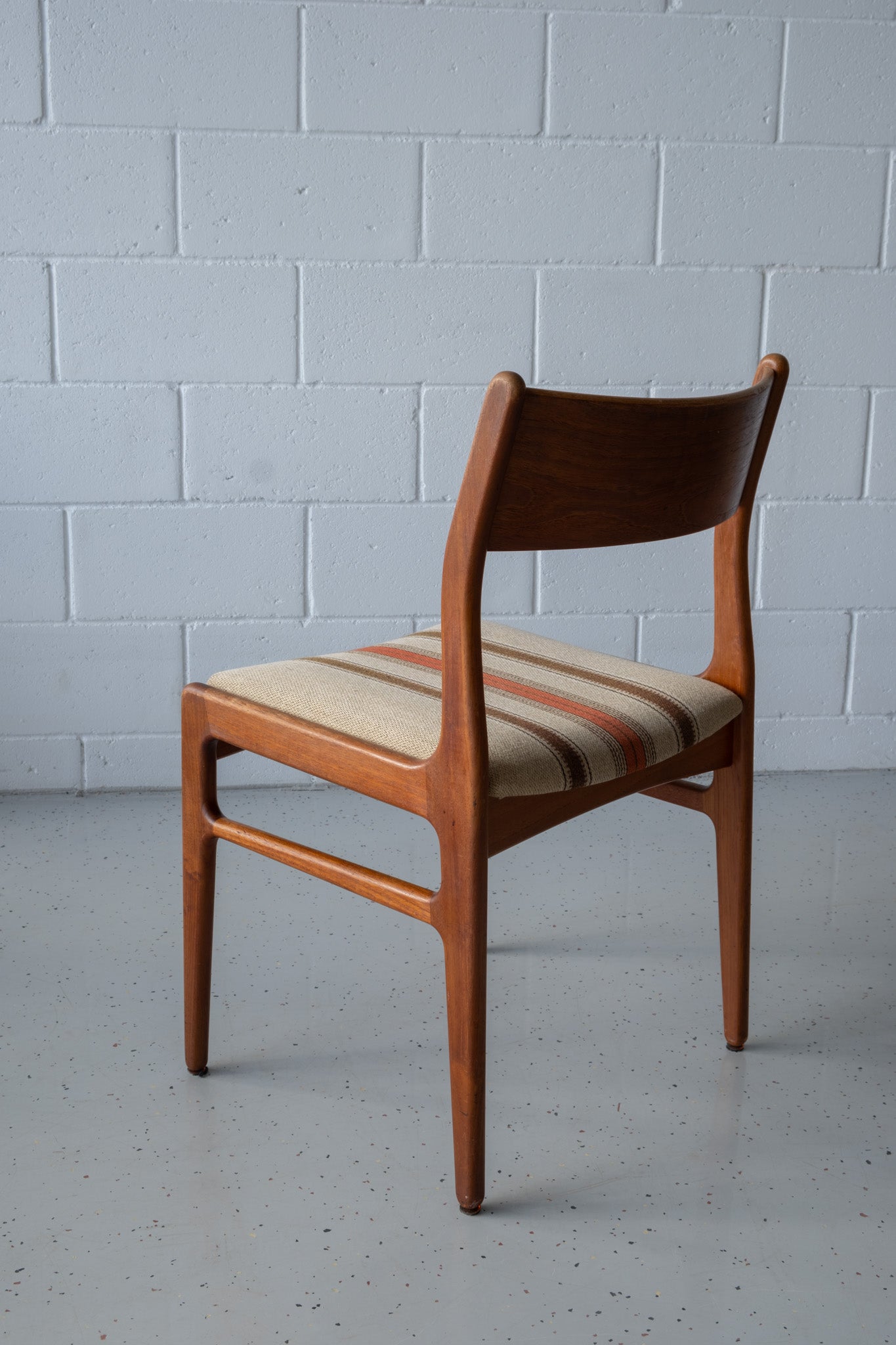 Funder Madsen chairs