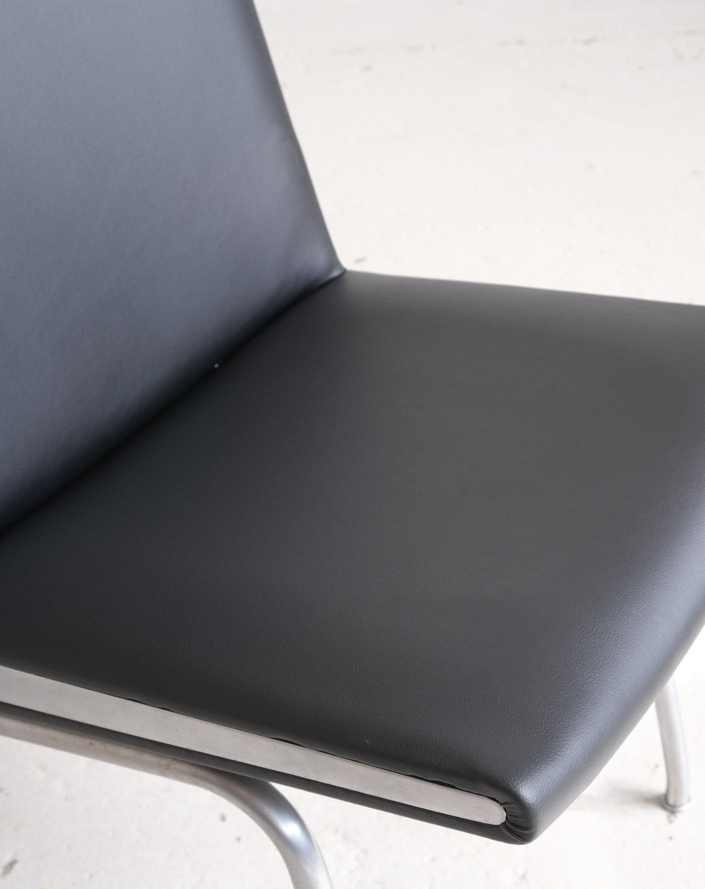 Hans J. Wegner airport chair, model AP-38