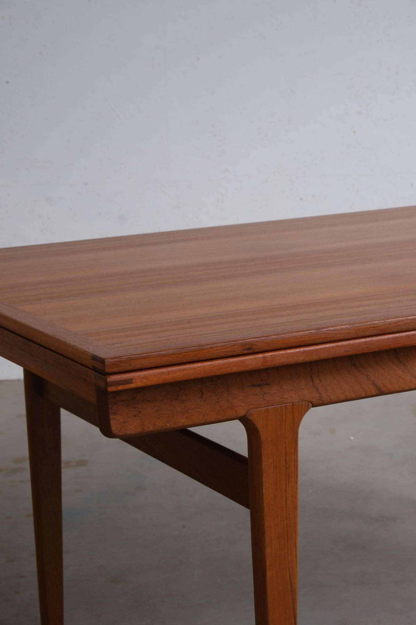 Danish dining table with dutch extensions
