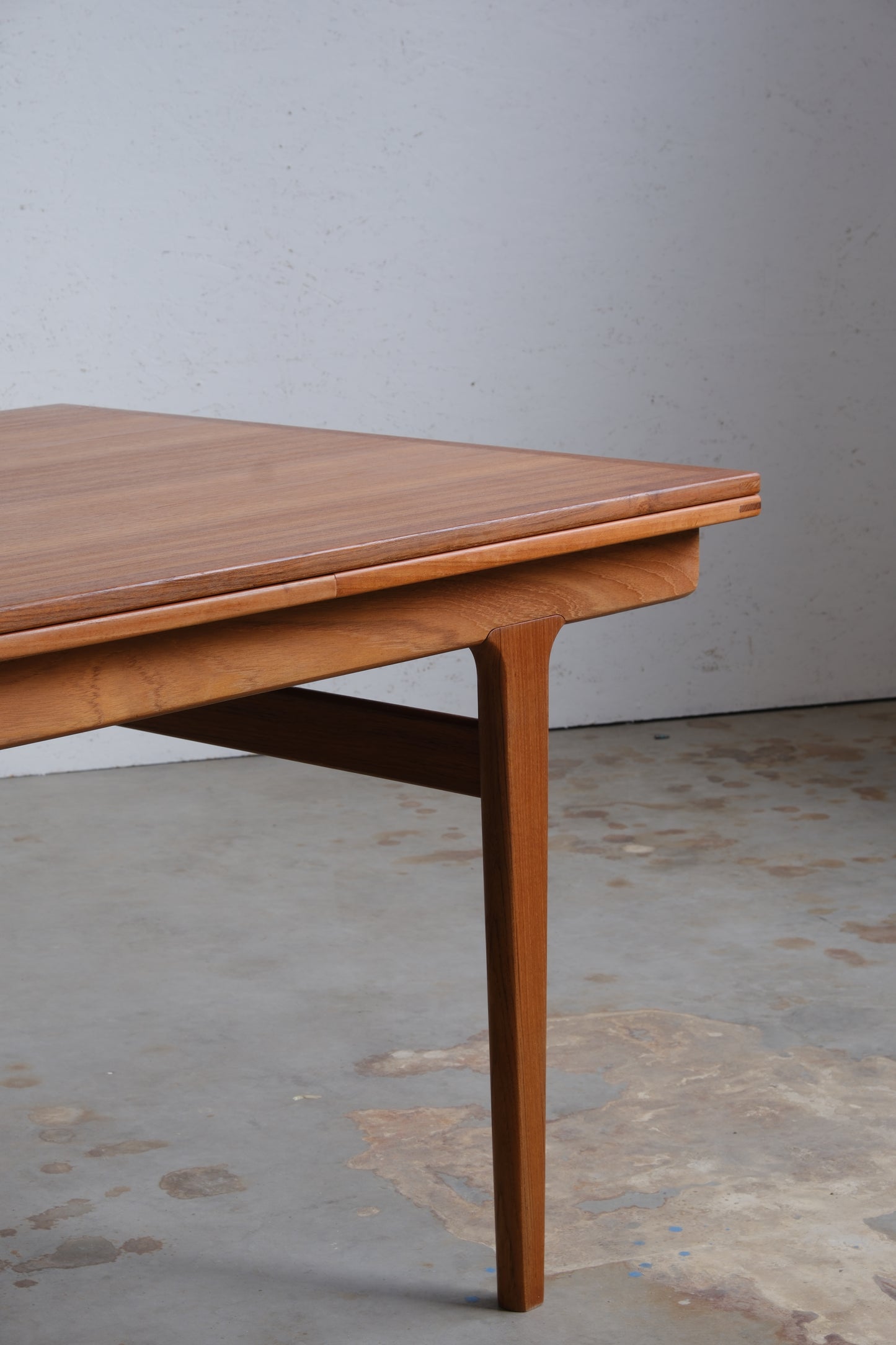 Danish dining table with dutch extensions