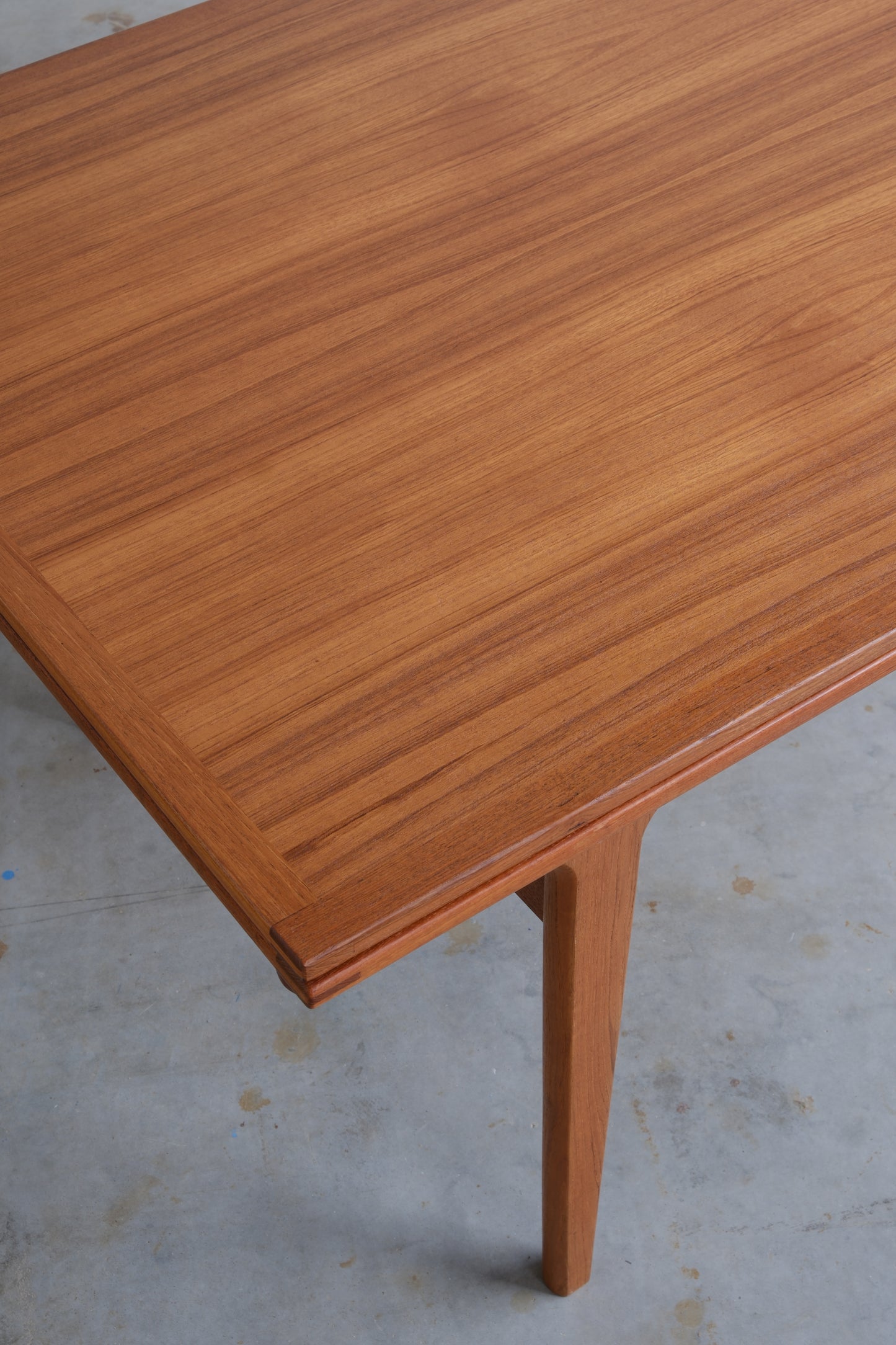 Danish dining table with dutch extensions