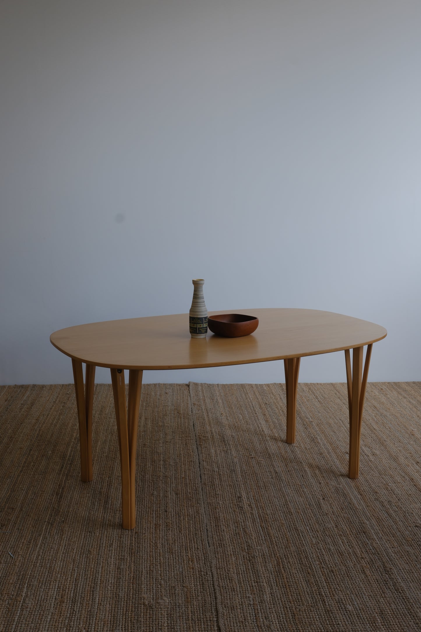 Dining table - Piet Hein for Fritz Hansen: Superellipse from 1980s