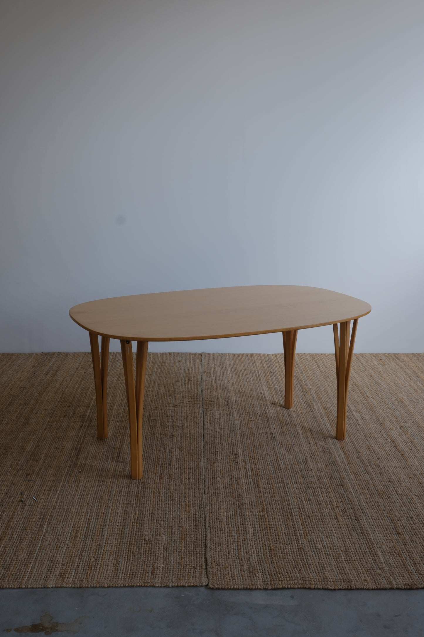 Dining table - Piet Hein for Fritz Hansen: Superellipse from 1980s