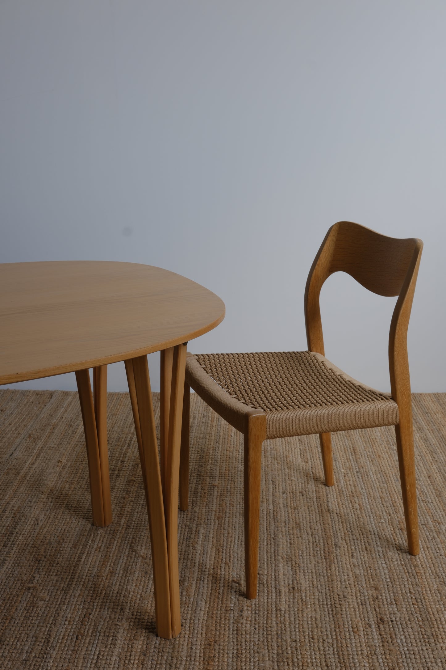 Dining table - Piet Hein for Fritz Hansen: Superellipse from 1980s