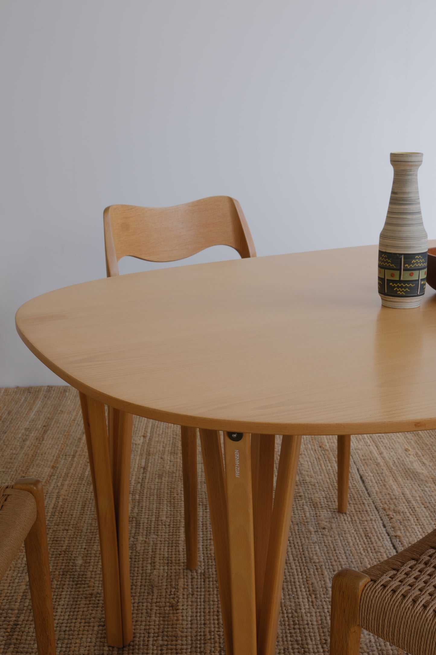 Dining table - Piet Hein for Fritz Hansen: Superellipse from 1980s