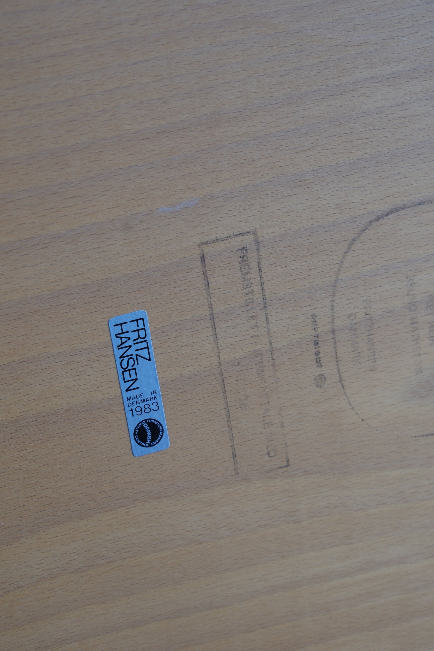 Dining table - Piet Hein for Fritz Hansen: Superellipse from 1980s