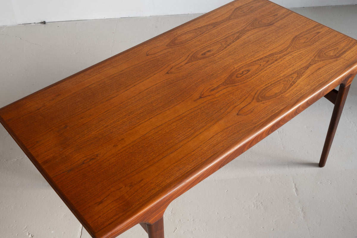 Johannes Andersen Dining Table (1960s)