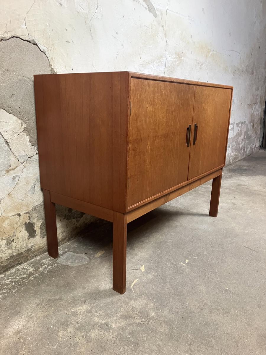 Small teak sideboard 90x73x43