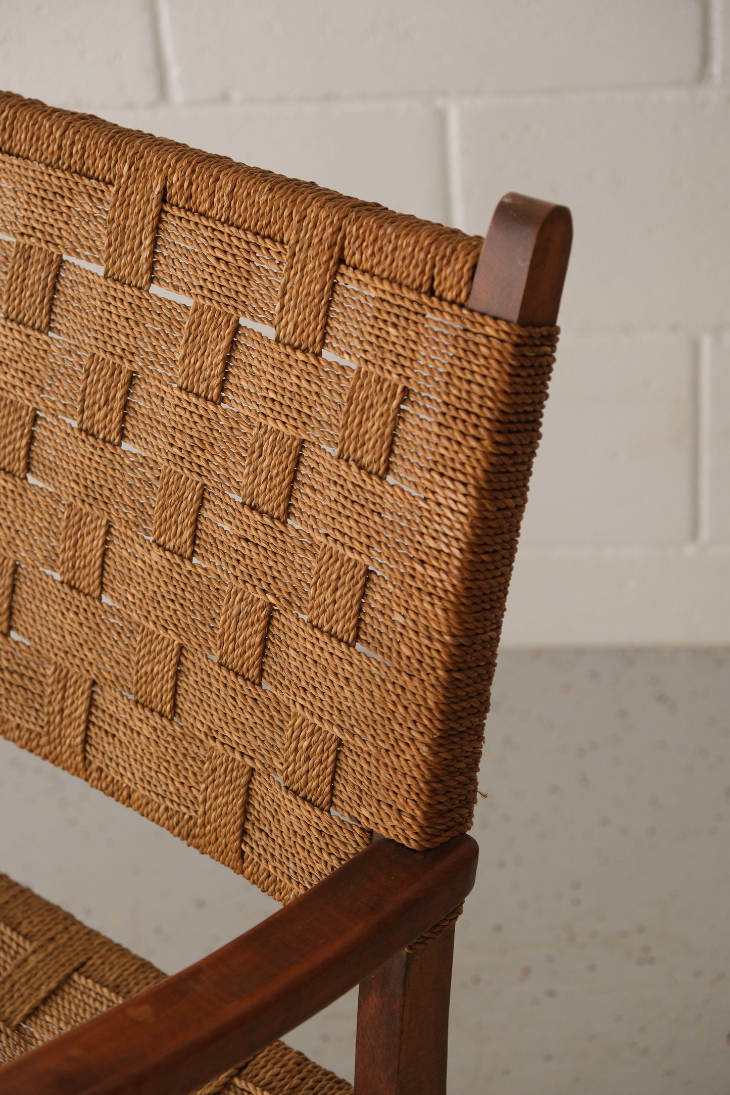 2 Lounge chairs with cord