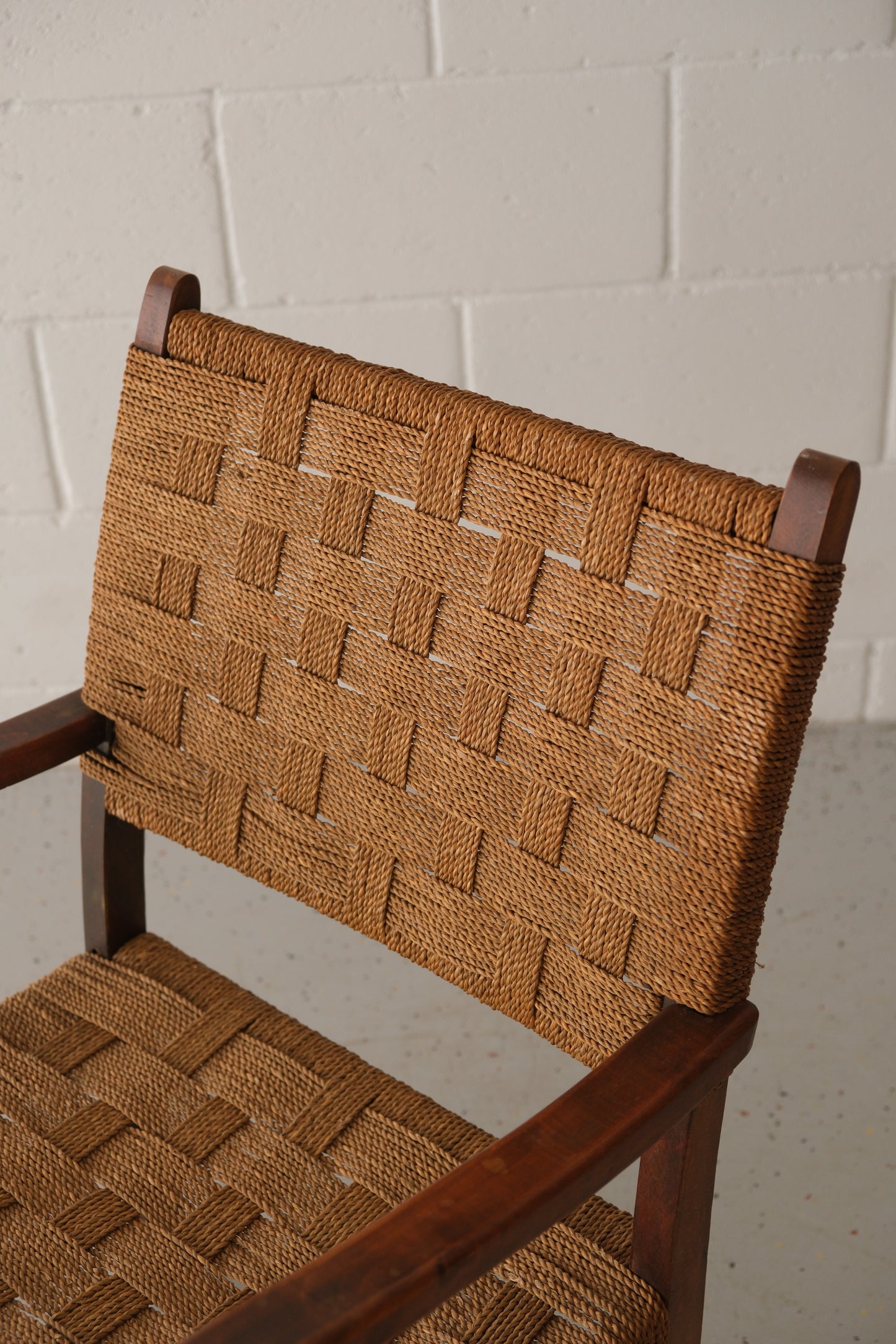 2 Lounge chairs with cord
