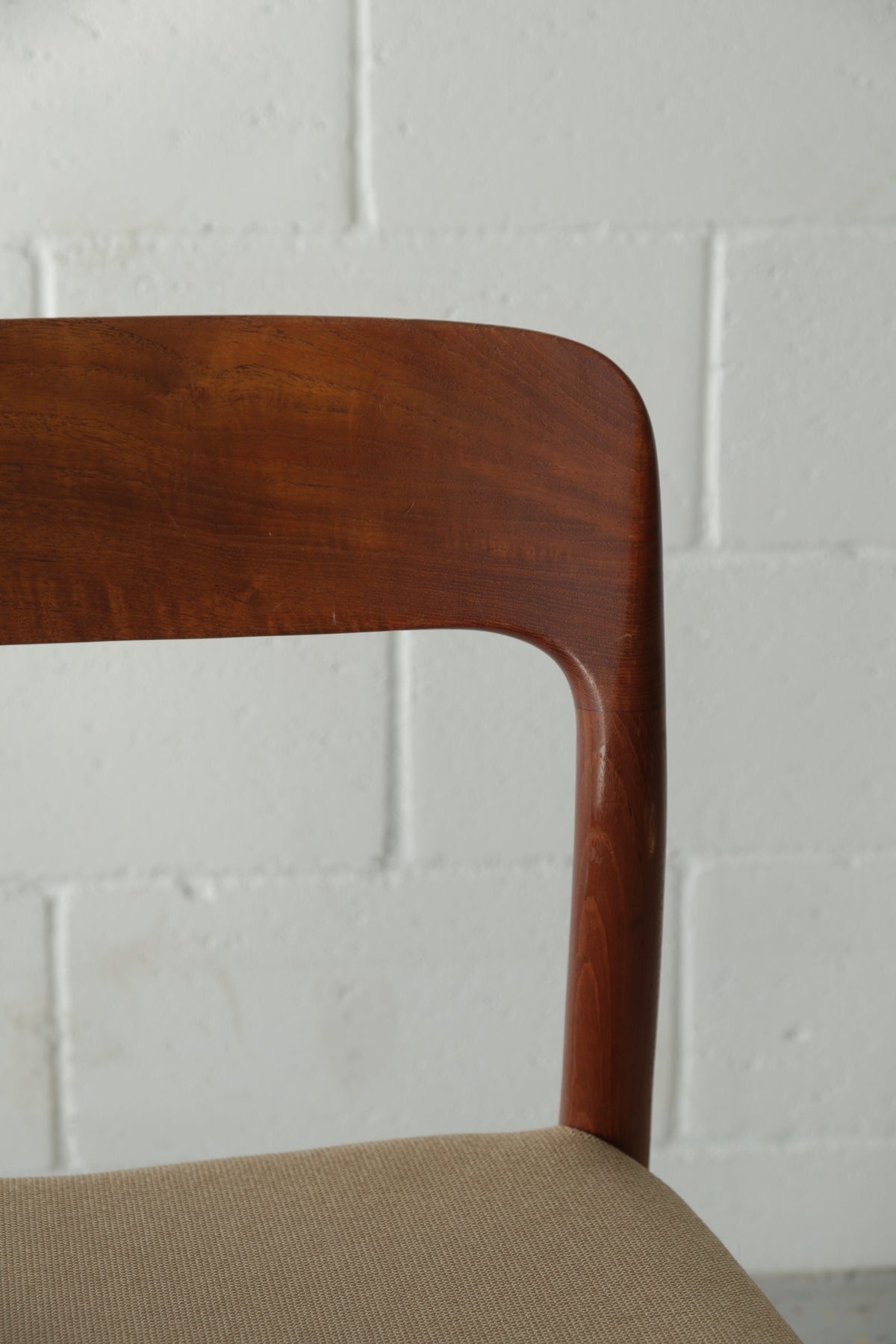 No Møller model 75 teak chair