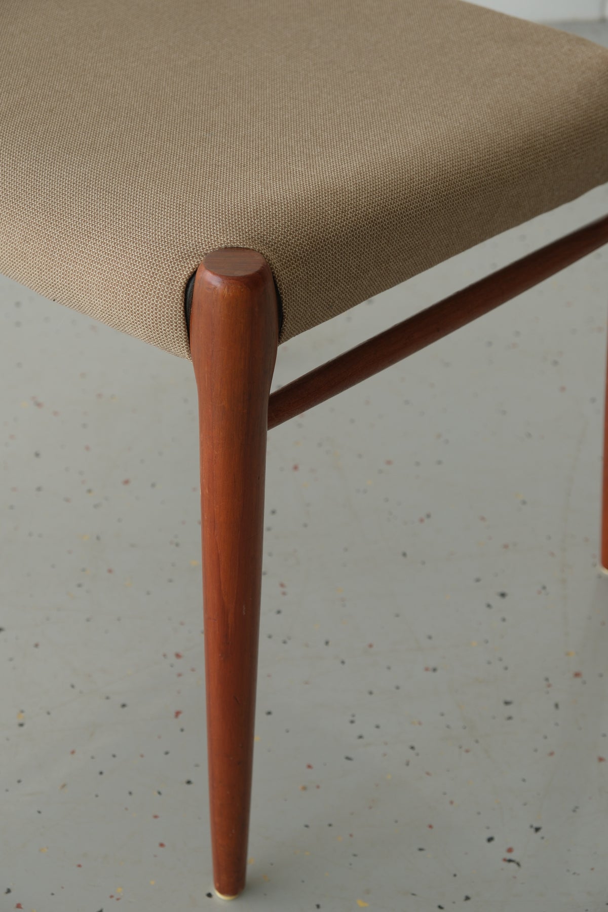 No Møller model 75 teak chair