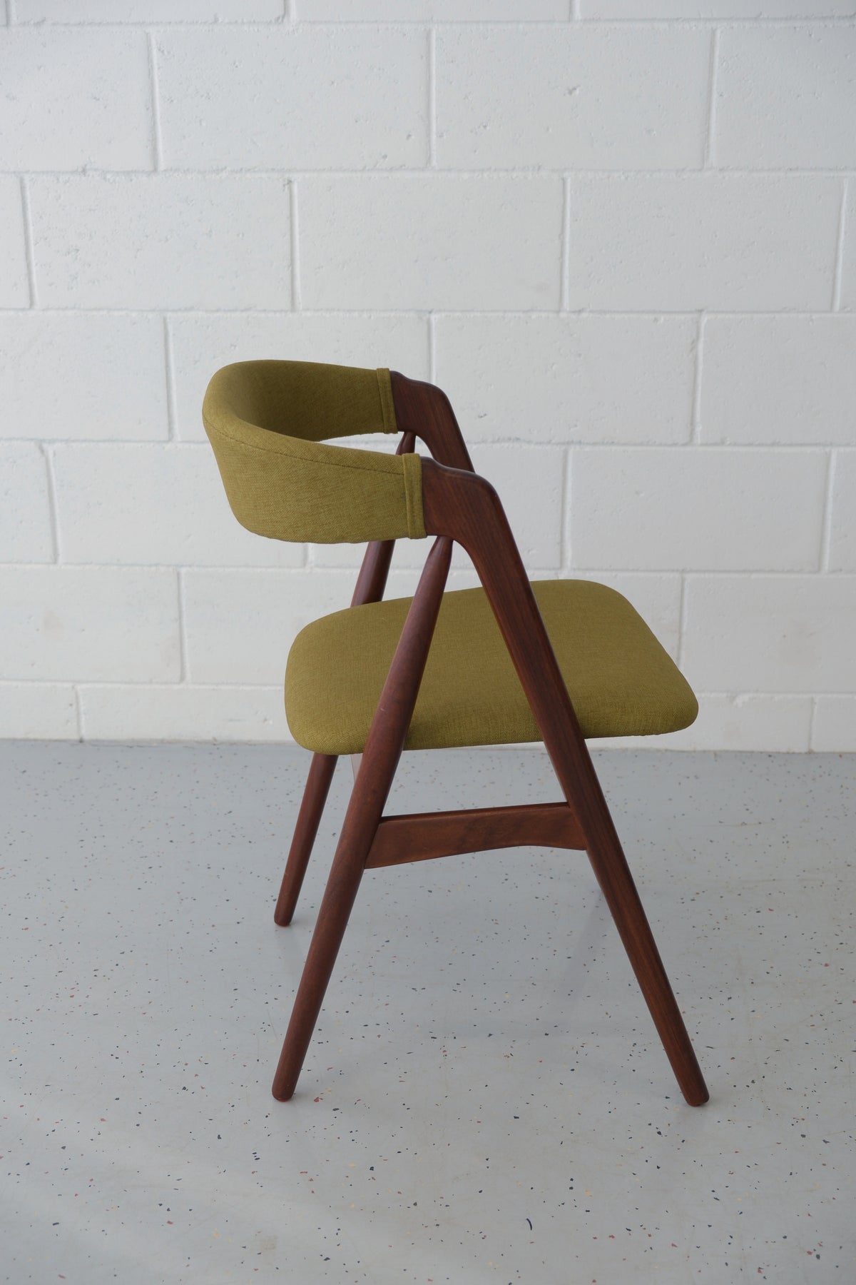 Thomas Harlev 205 chairs