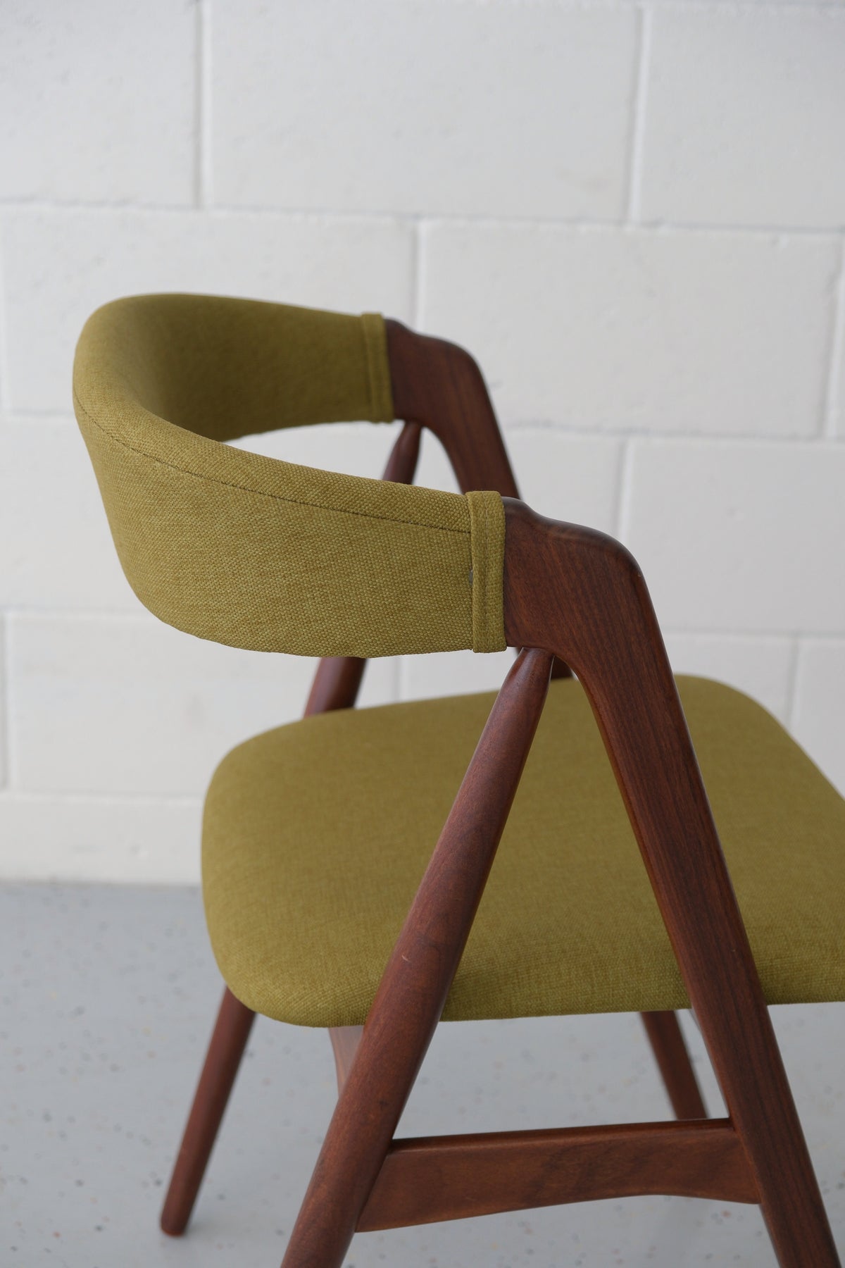 Thomas Harlev 205 chairs