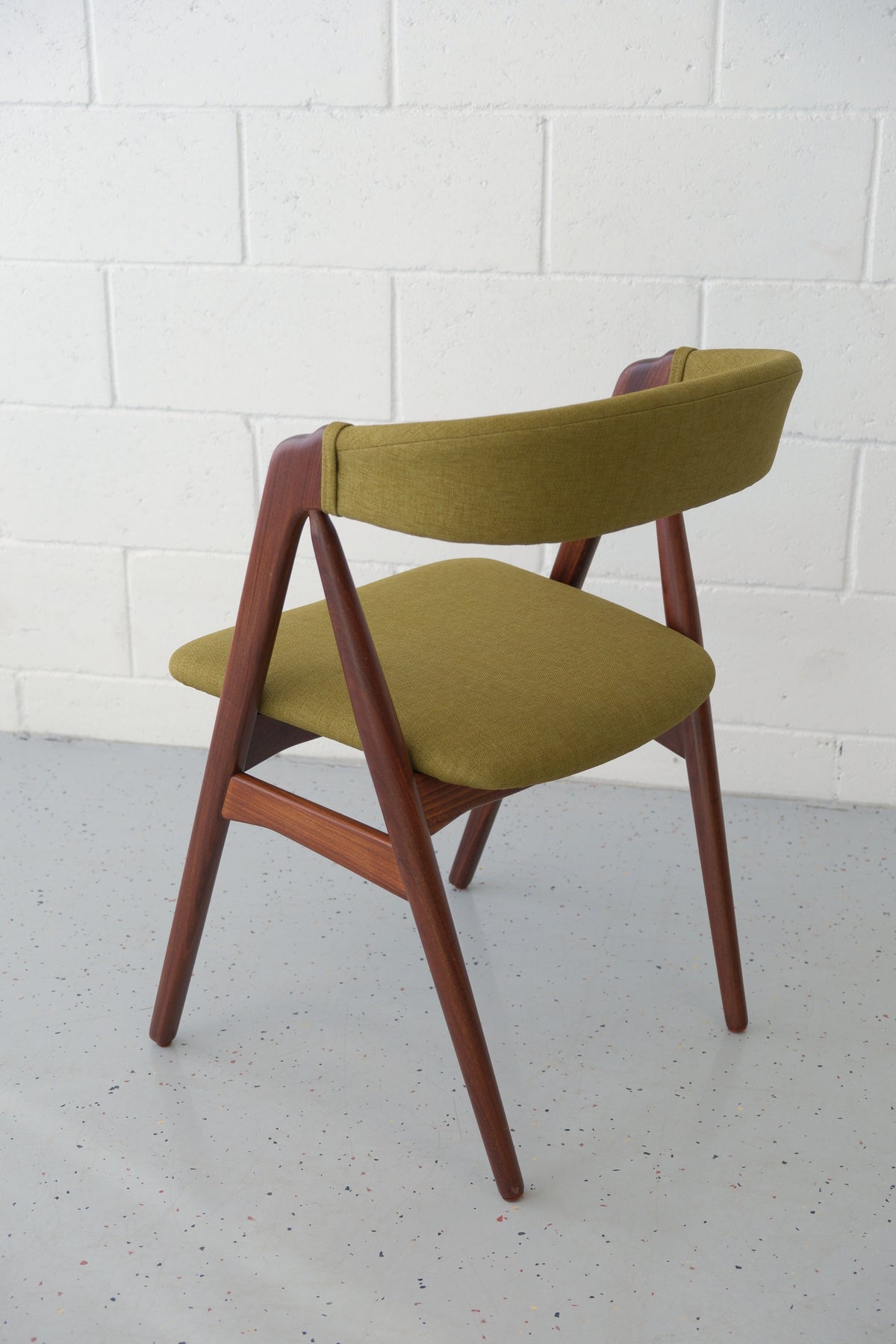 Thomas Harlev 205 chairs