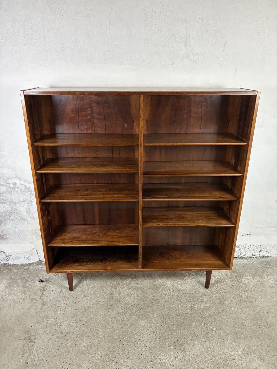 Large rosewood bookcase by Hundevad 138x150x31