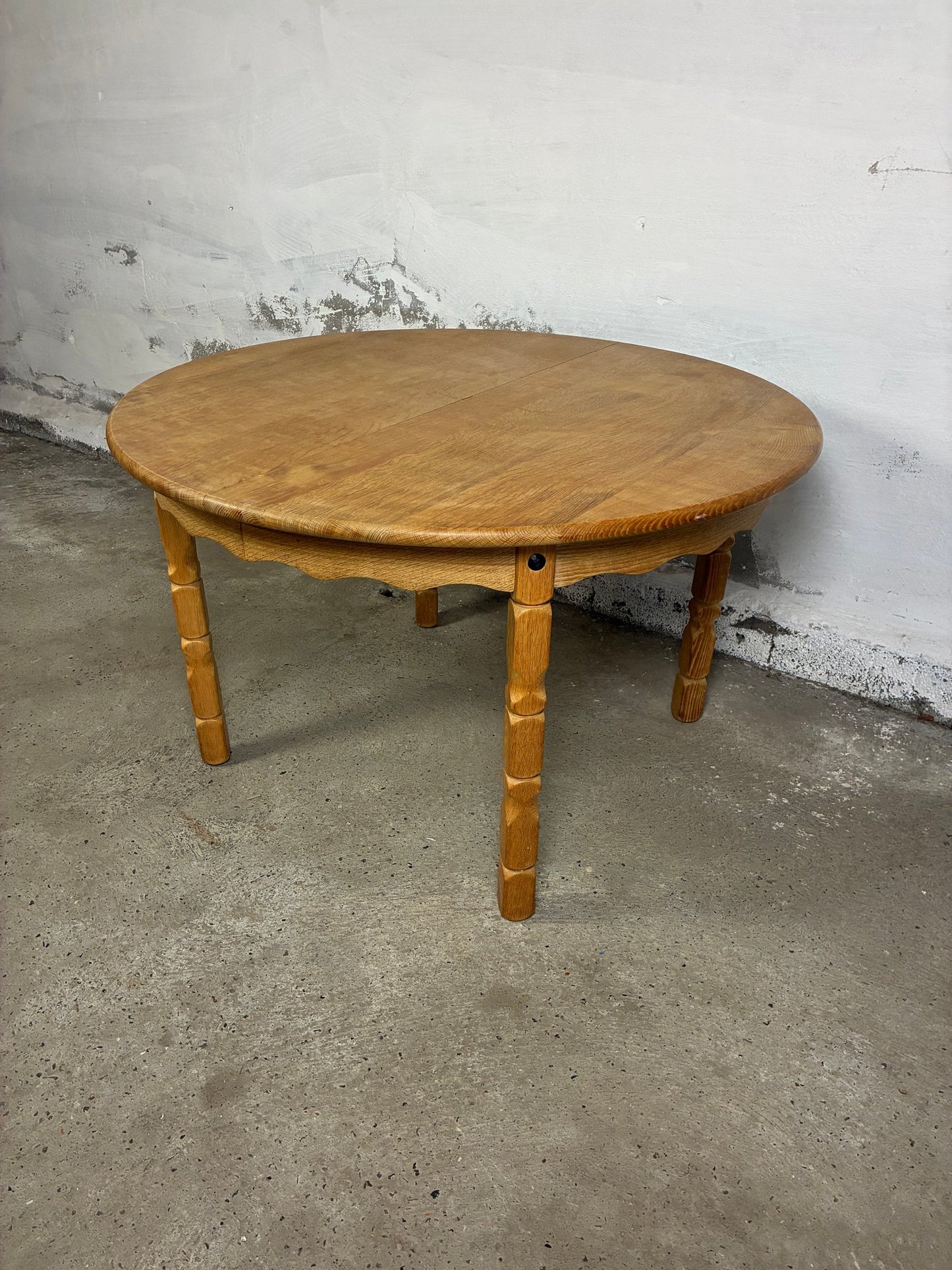 Solid Oak table with 2 leaves Ø120+2x50