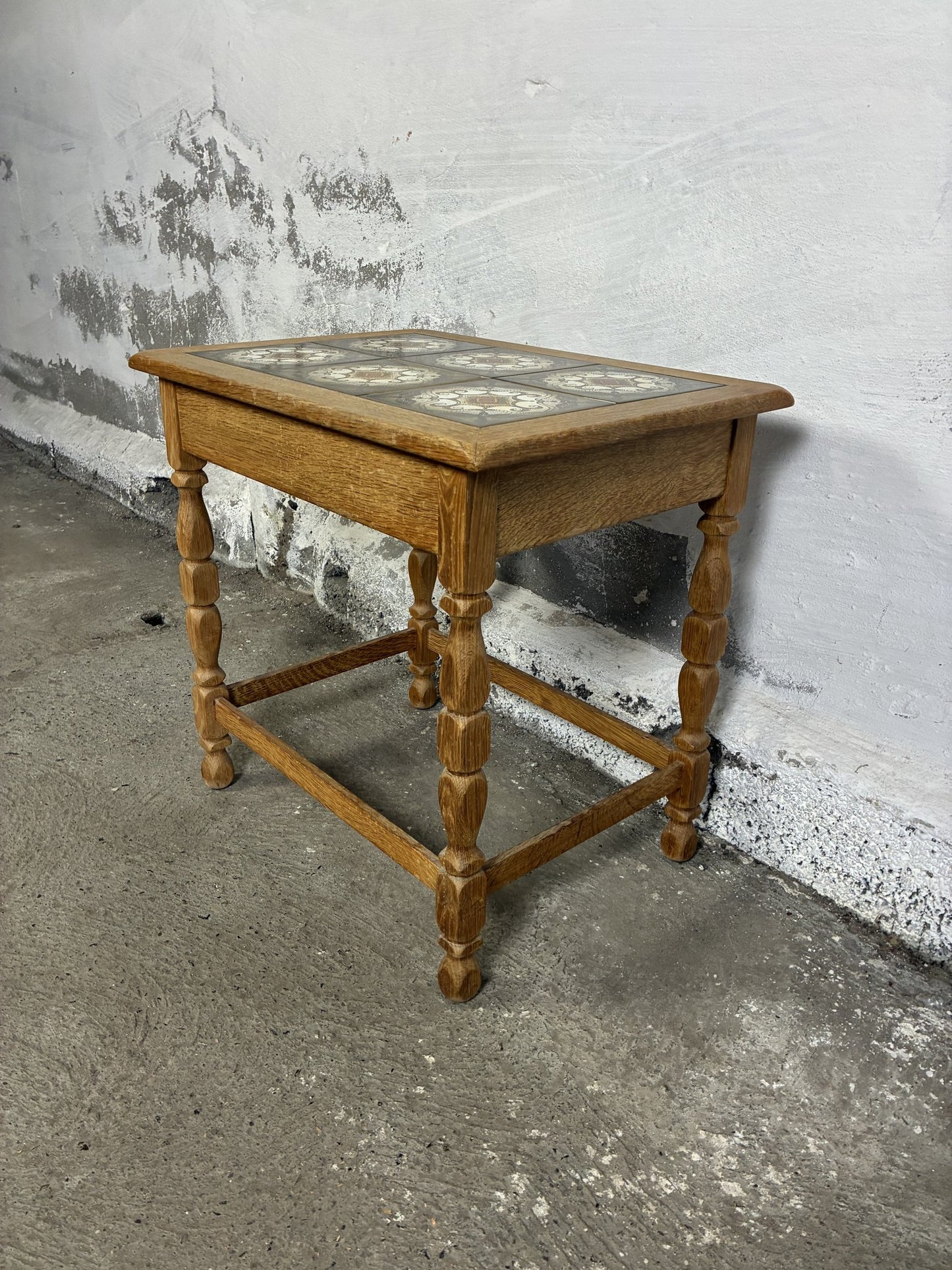 Oak side table 54x39x52