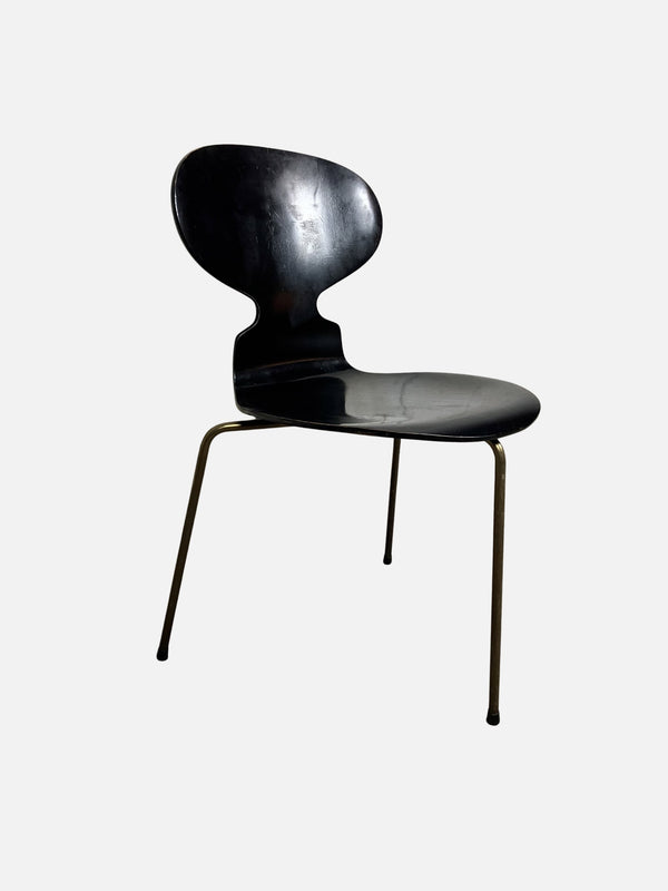 Ant chair by Arne Jakobsen
