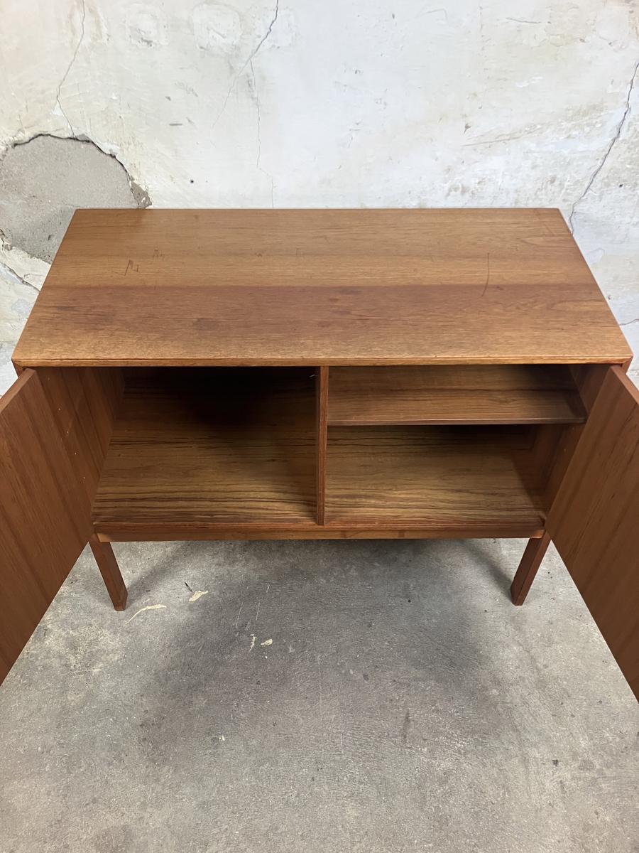 Small teak sideboard 90x73x43
