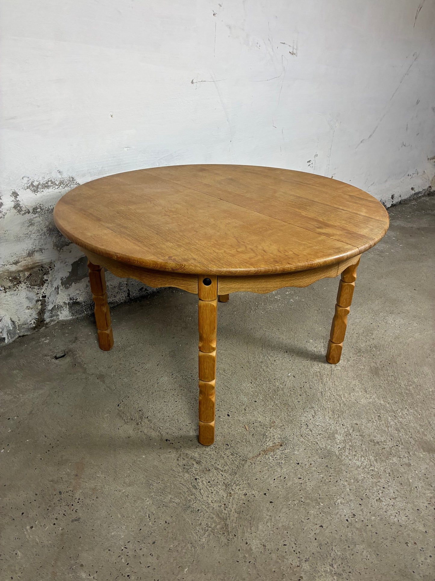 Solid Oak table with 2 leaves Ø120+2x50