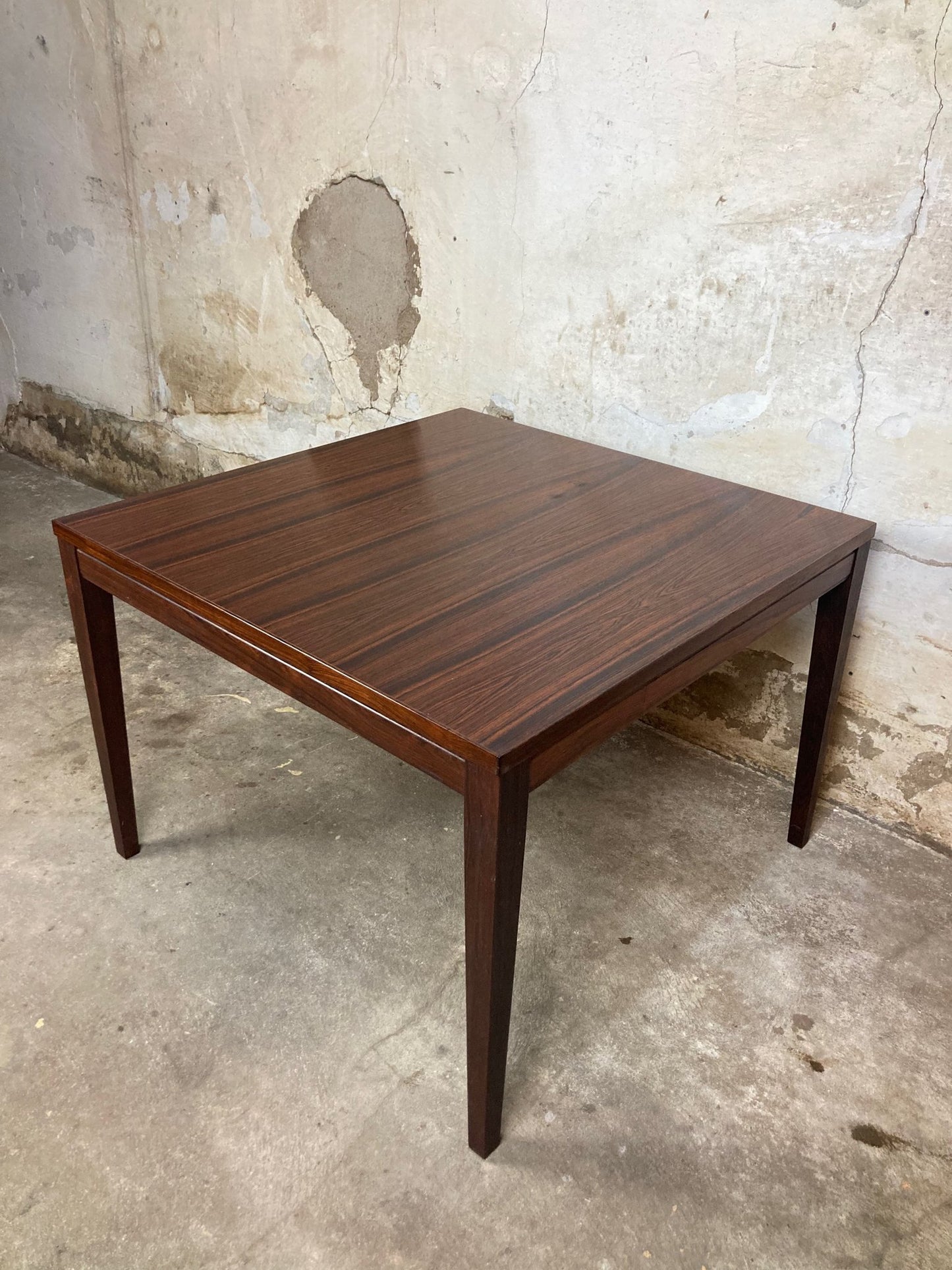 Rosewood coffee table. 73x73x52