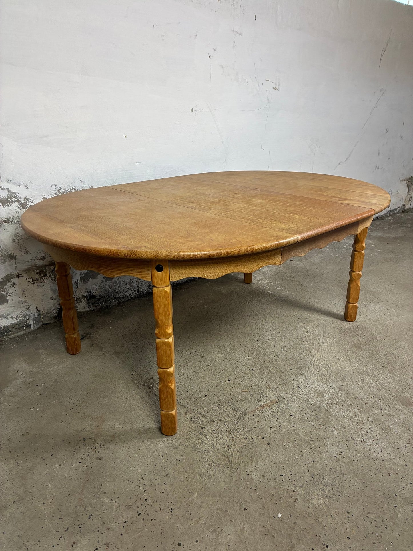 Solid Oak table with 2 leaves Ø120+2x50