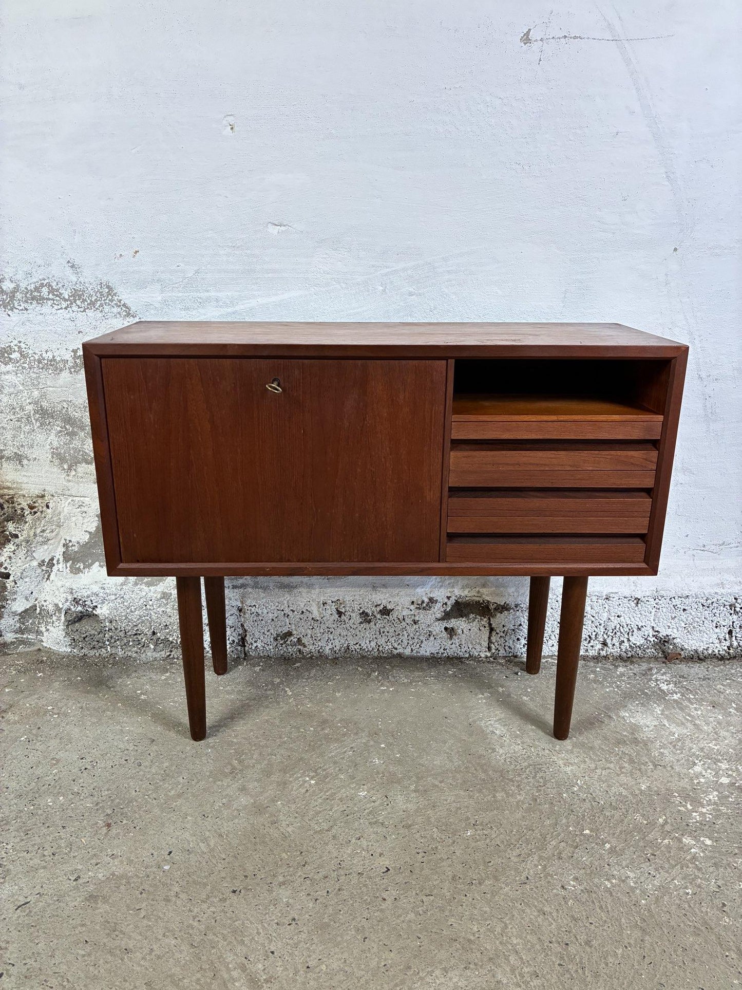 Small teak sideboard 80x64x28
