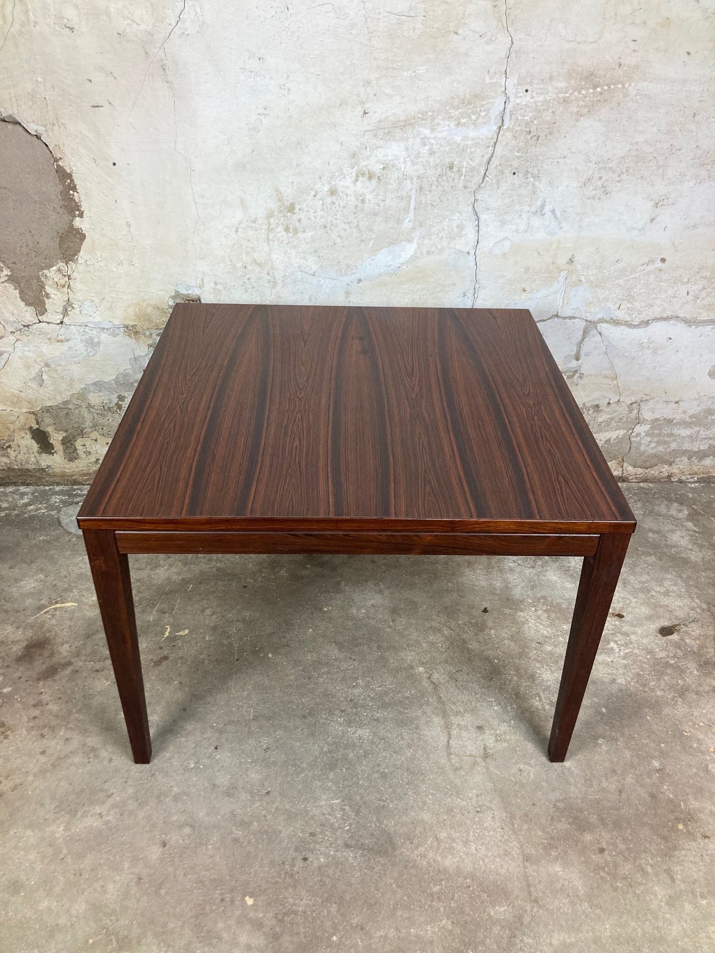 Rosewood coffee table. 73x73x52