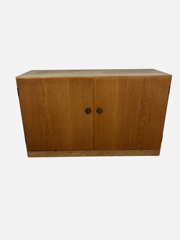 Oak Børge Mogensen cabinet for FDM model A232. 122x74x44