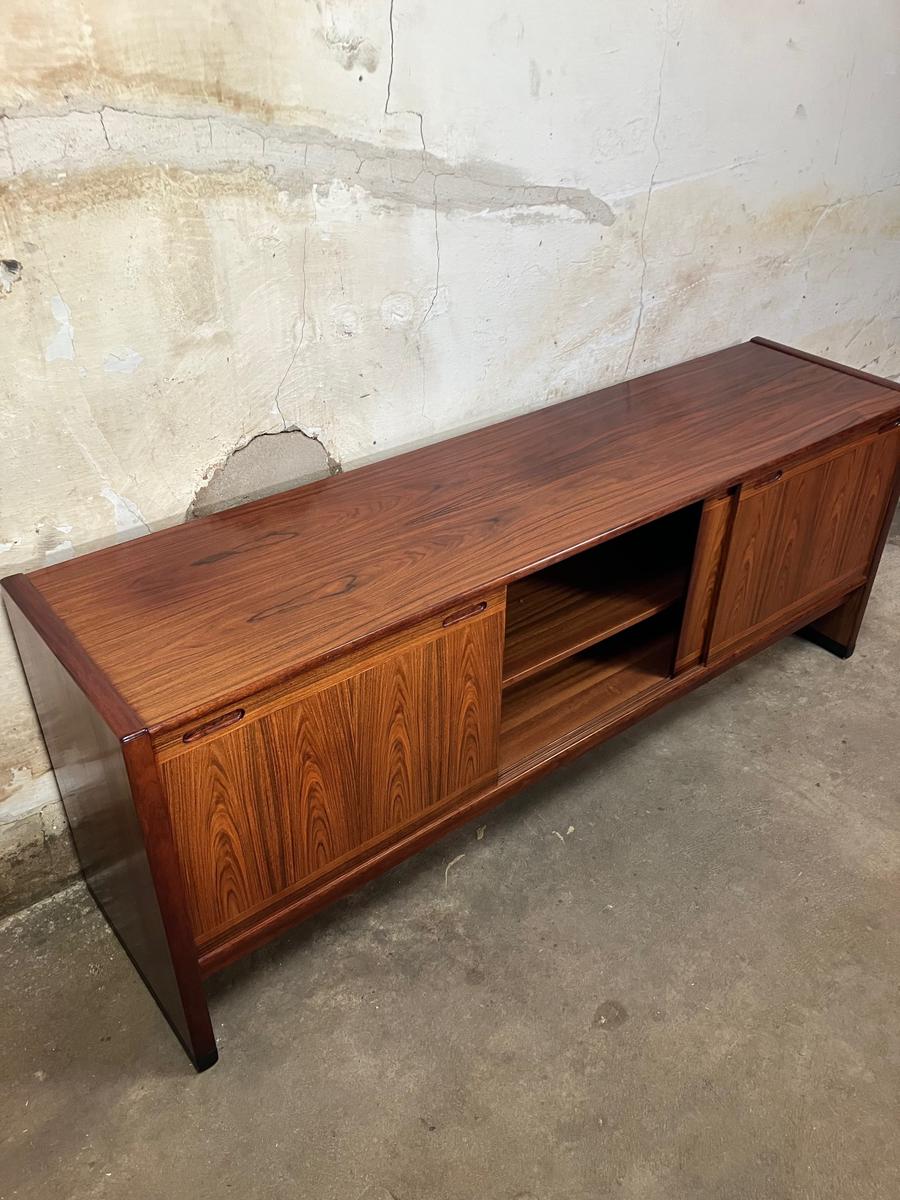 Low Rosewood sideboard by Skovby furniture 195x76x48