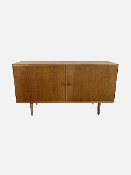 Low Oak sideboard by Hundevad 138x75x43