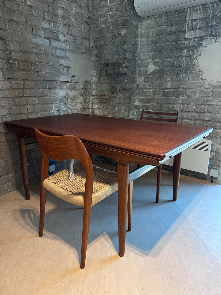 Johannes Andersen dining table