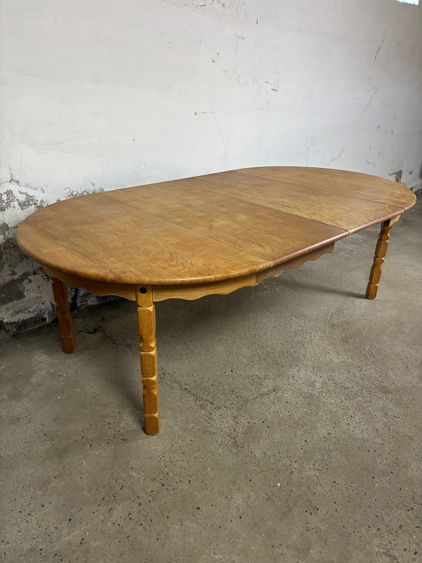 Solid Oak table with 2 leaves Ø120+2x50