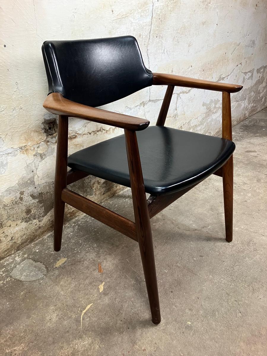 Rosewood armchair by Svend Aage Eriksen. Model GM11