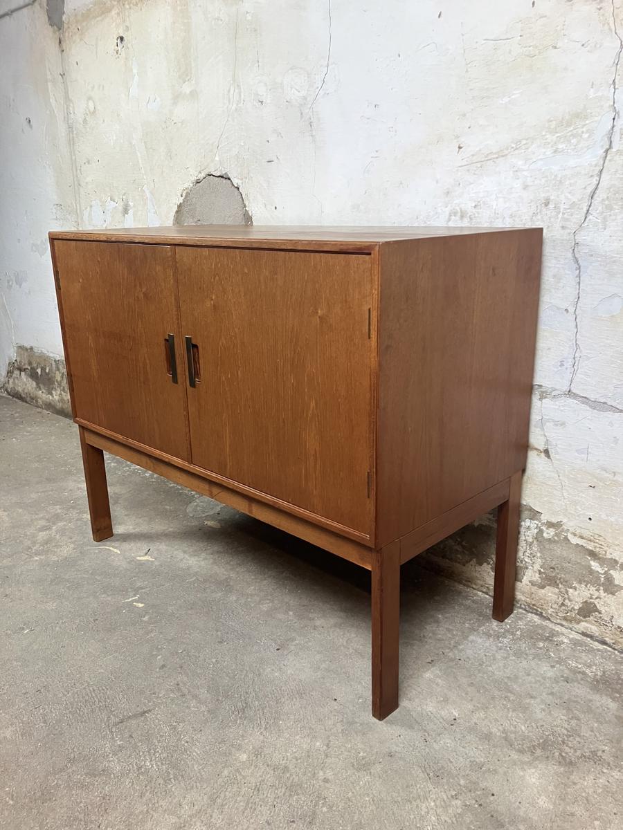Small teak sideboard 90x73x43