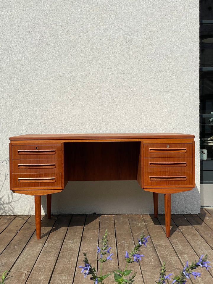 AP MØBLER Svenstrup writing desk