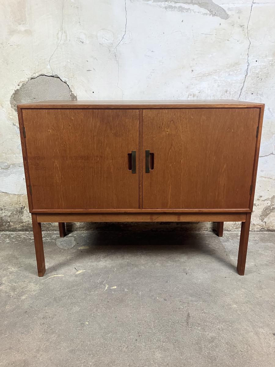 Small teak sideboard 90x73x43