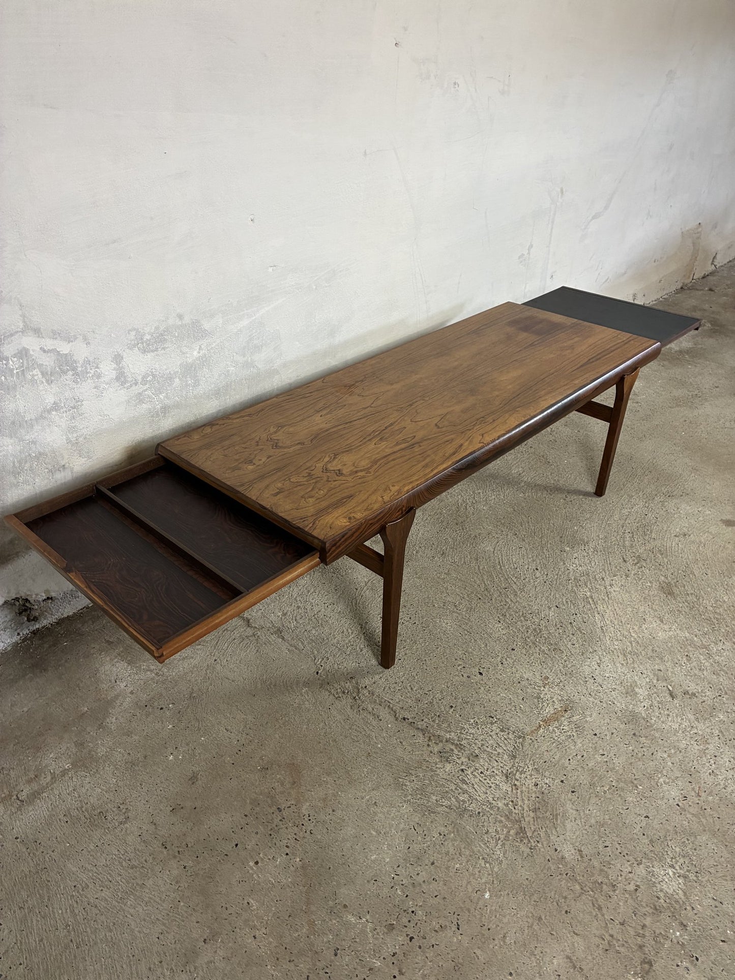 Rosewood coffee table by Johannes Andersen 159x64