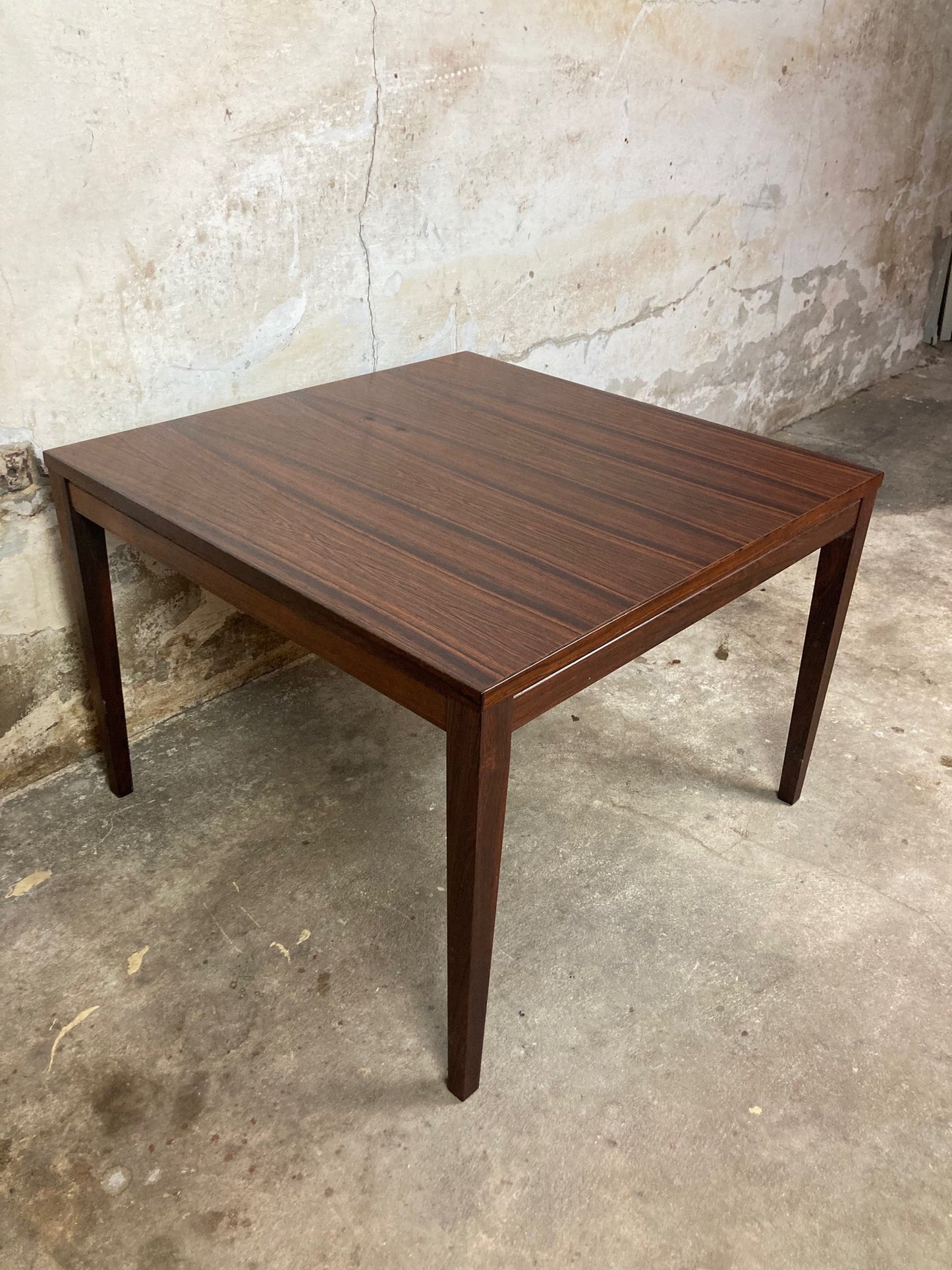 Rosewood coffee table. 73x73x52