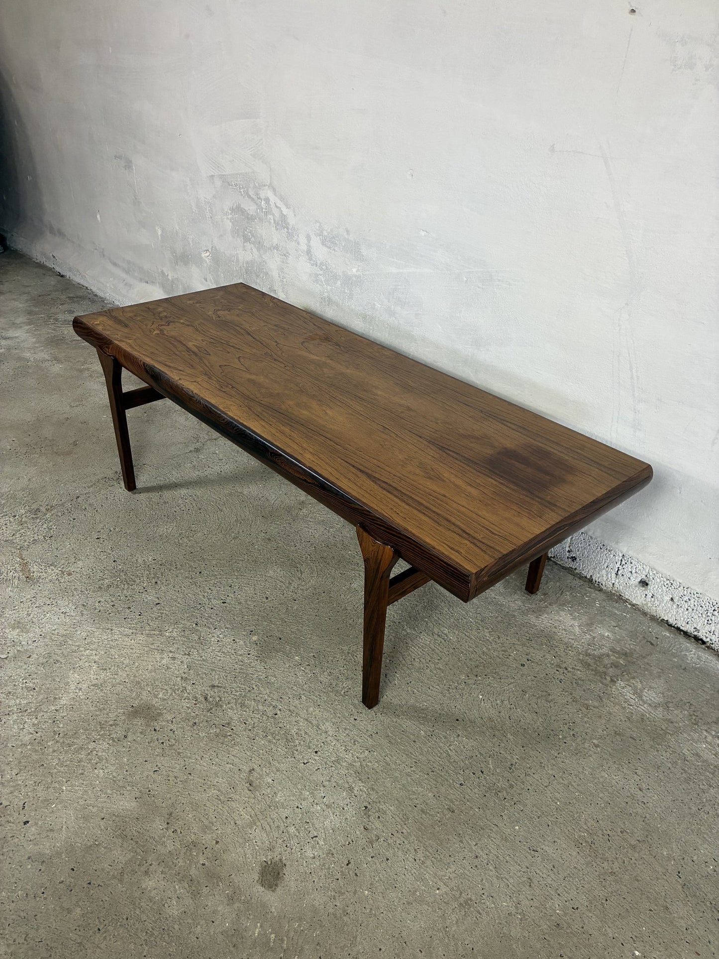 Rosewood coffee table by Johannes Andersen 159x64