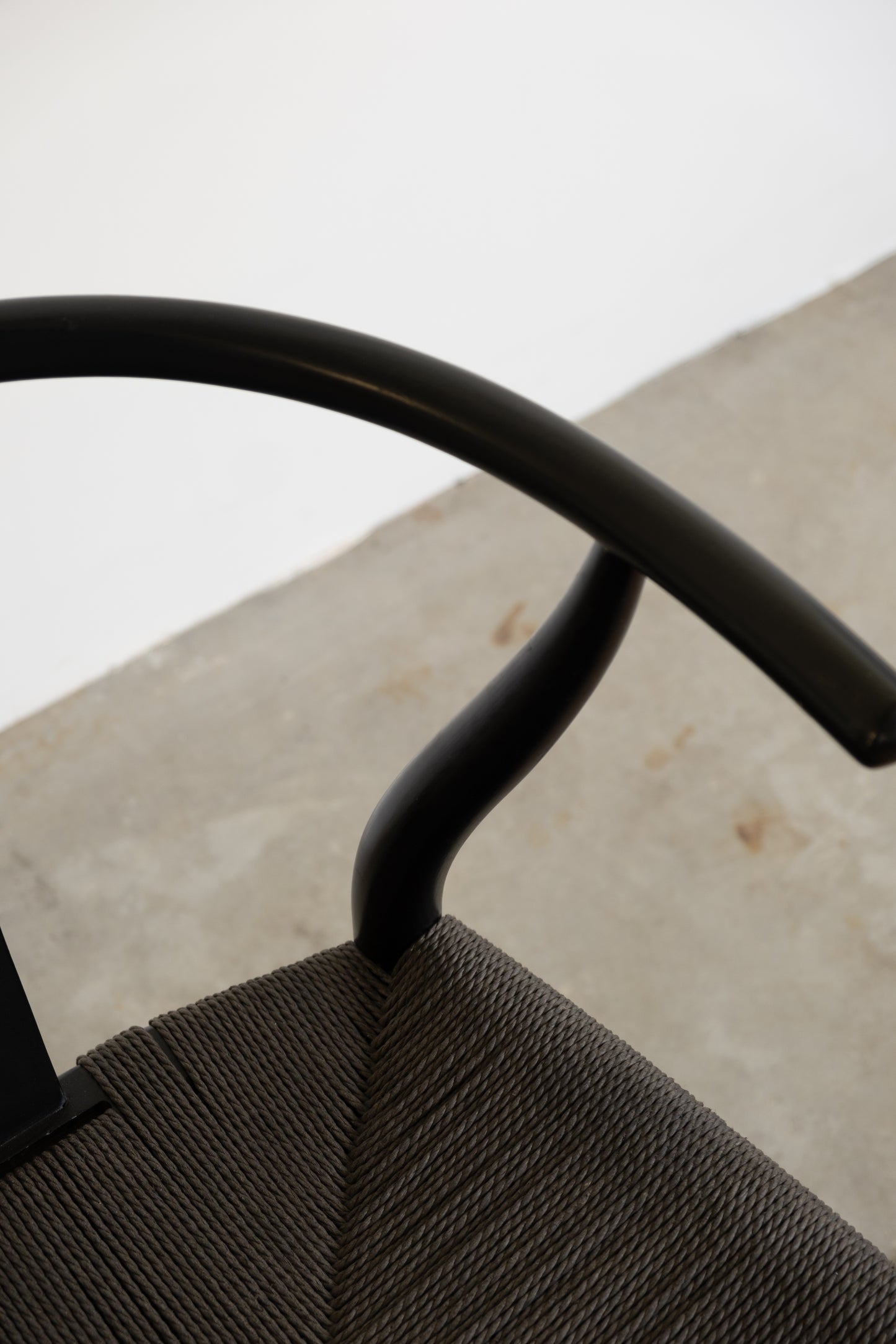 Y chair (in the style of)