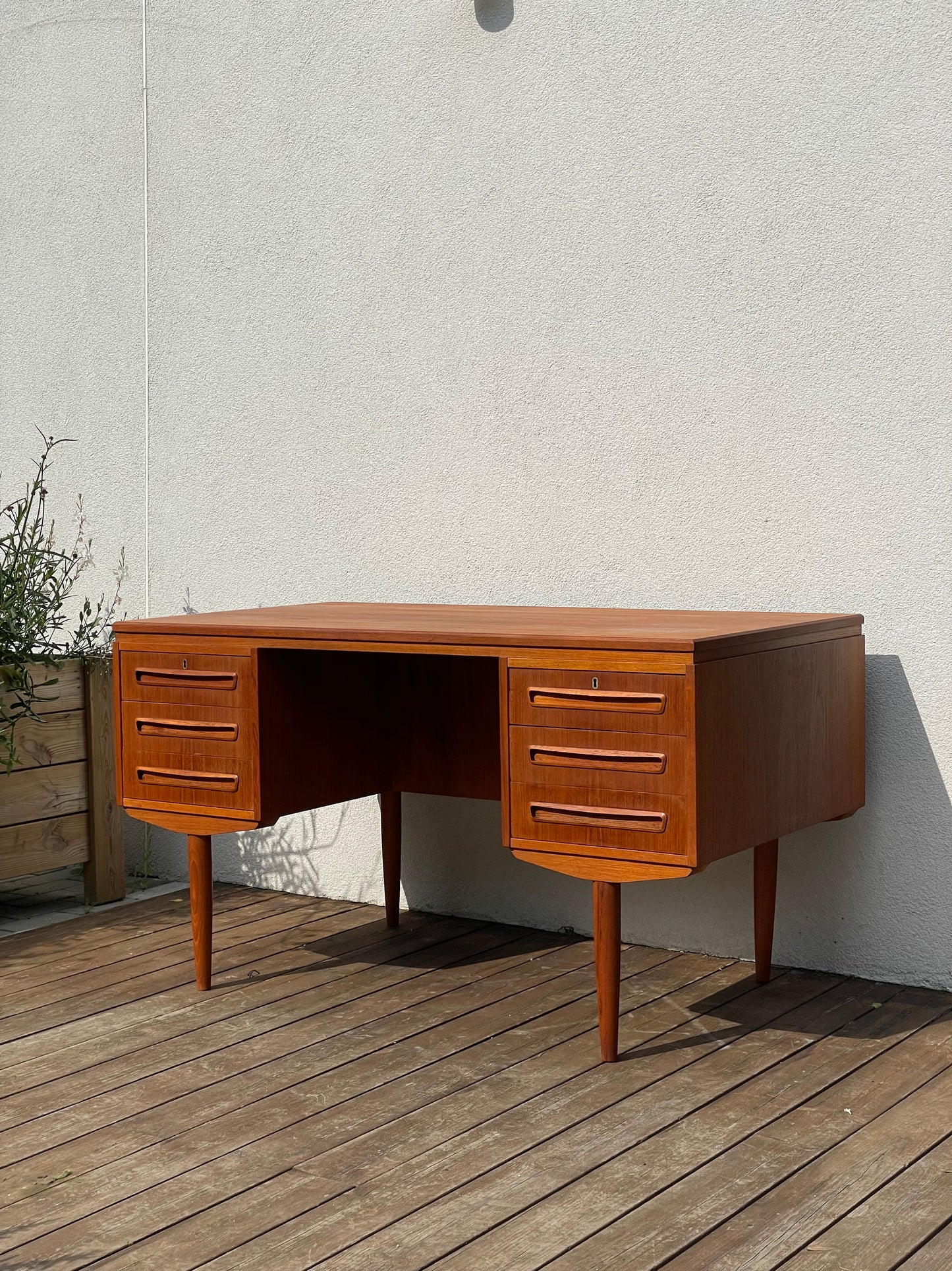 AP MØBLER Svenstrup writing desk