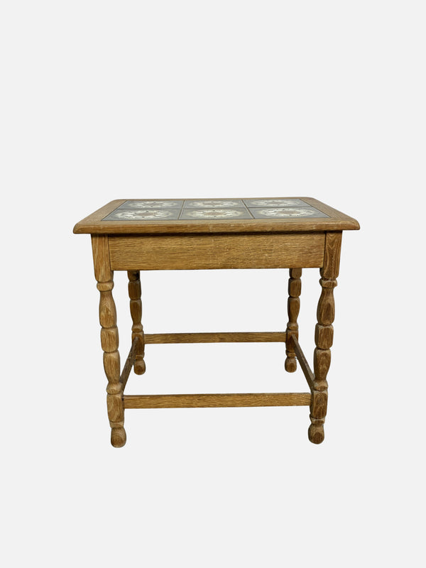 Oak side table 54x39x52