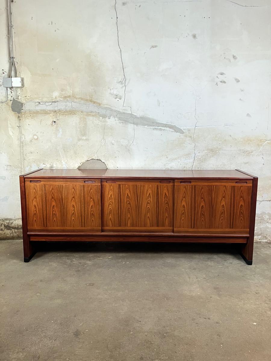Low Rosewood sideboard by Skovby furniture 195x76x48