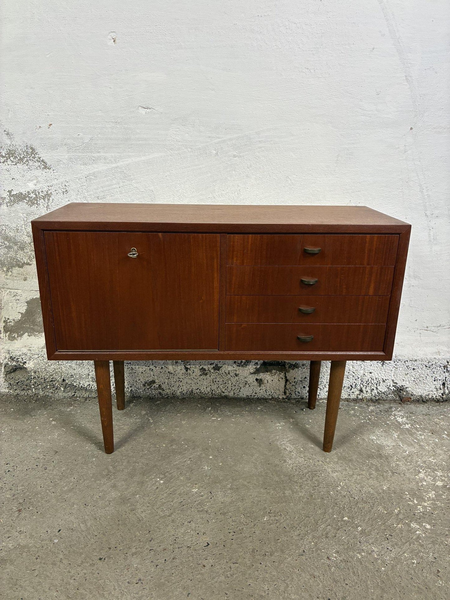 Small teak sideboard 75x57x28