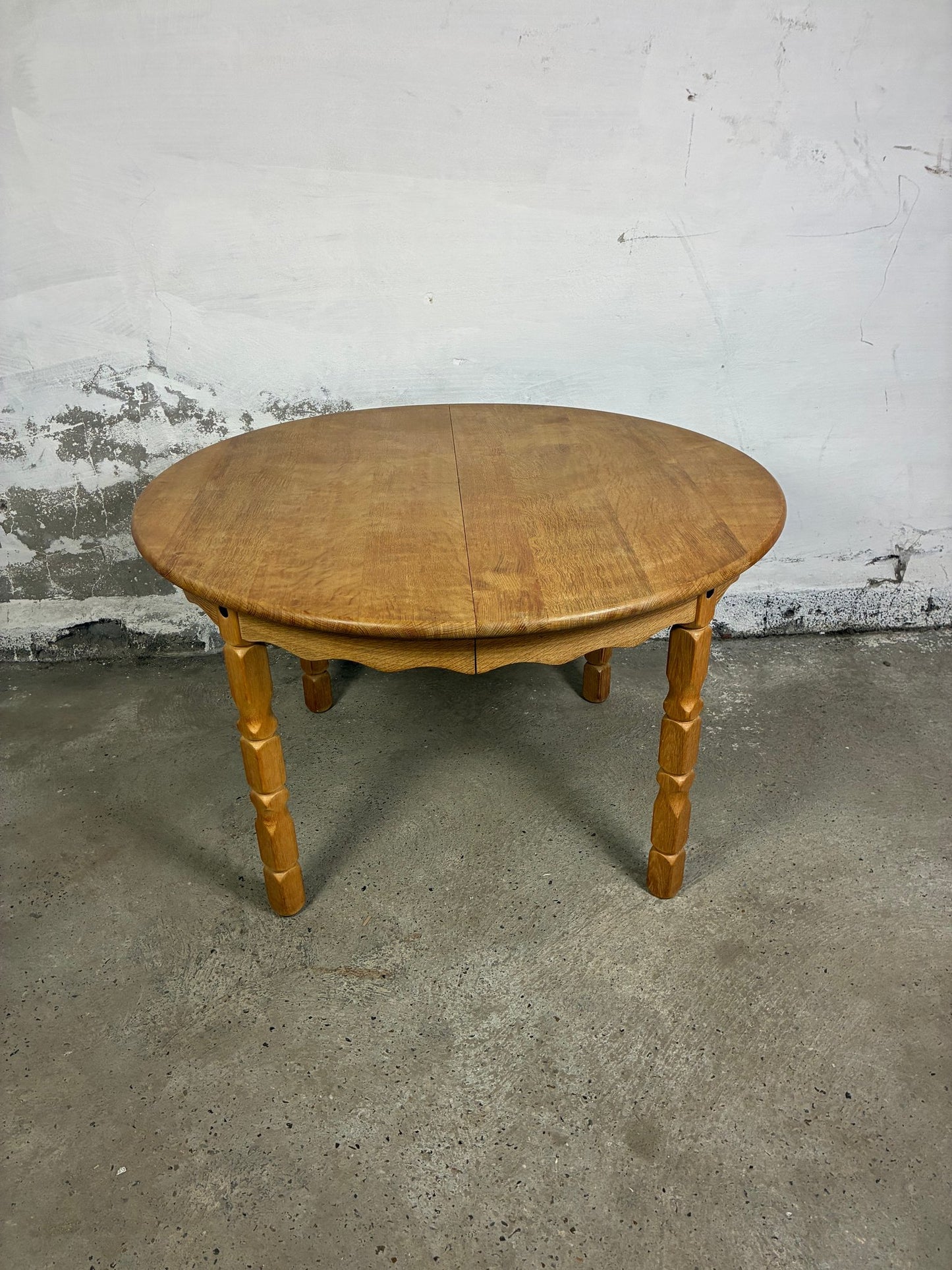 Solid Oak table with 2 leaves Ø120+2x50